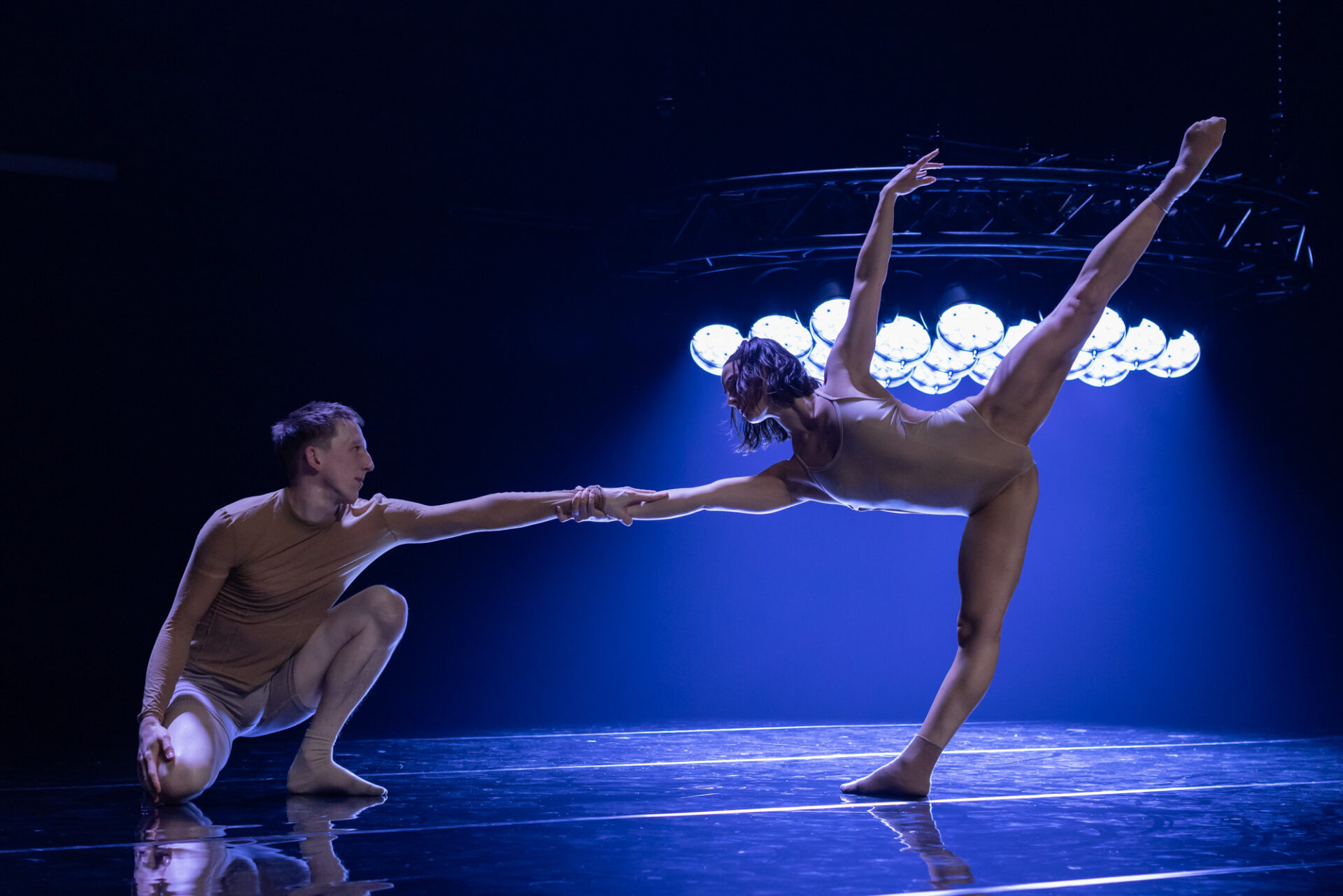 Two dancers onstage in Rafael Bonachela's momenta.